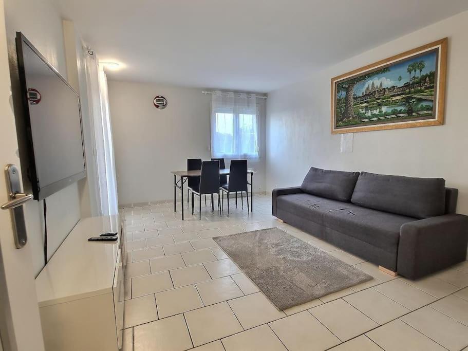 Le Cosy Wiener *Paris*Gare A 300 M*Disneyland* Champs-Sur-Marne Luaran gambar