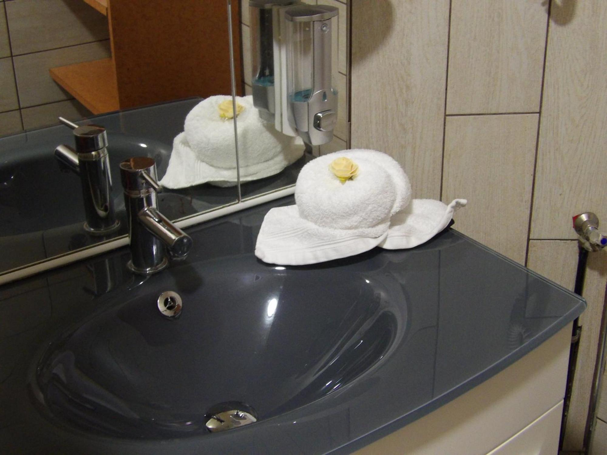 Le Cosy Wiener *Paris*Gare A 300 M*Disneyland* Champs-Sur-Marne Luaran gambar